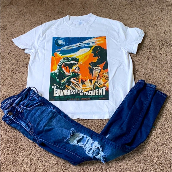 Brandy Melville Other - 🦖super cool graphic tee!🦖